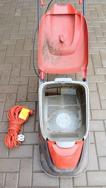 Masina electrica de tuns gazon.